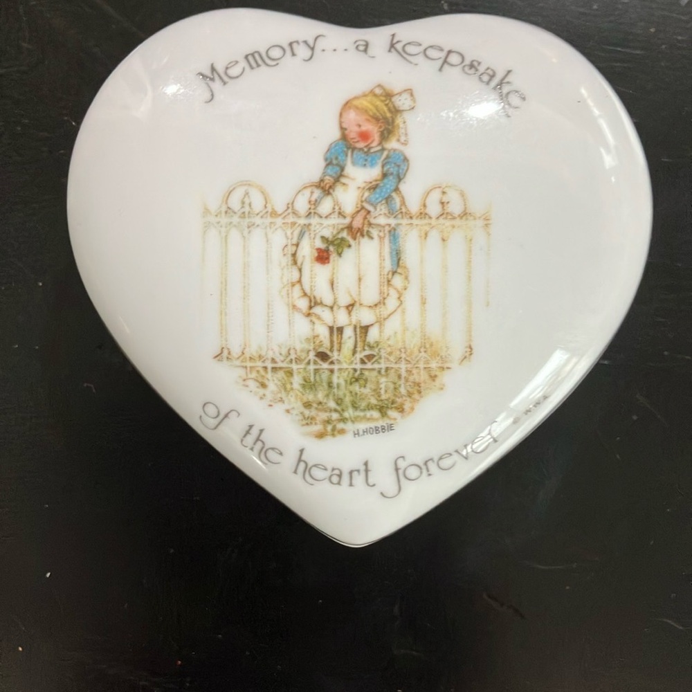 Vintage 1974 Holly Hobbie Heart Keepsake/Jewelry/Trinket Box Schmidt Brazil